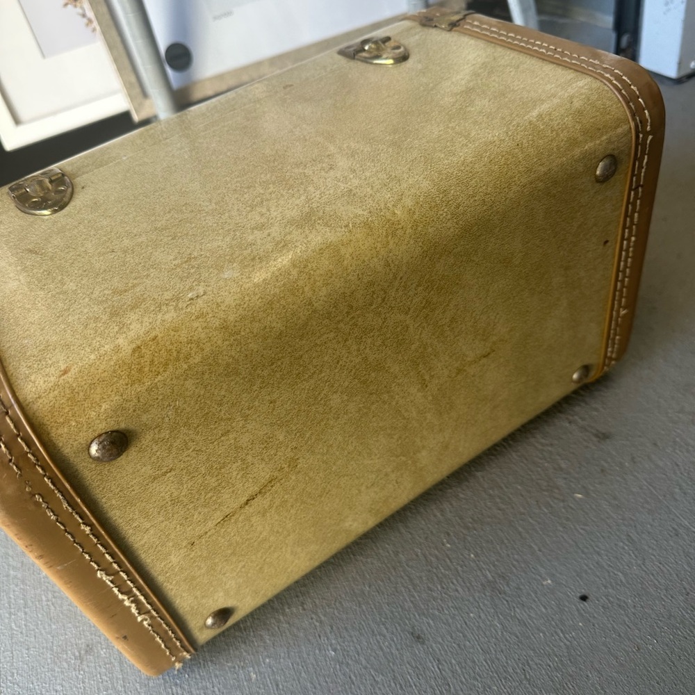 Vintage Hardshell Train Case - image 4